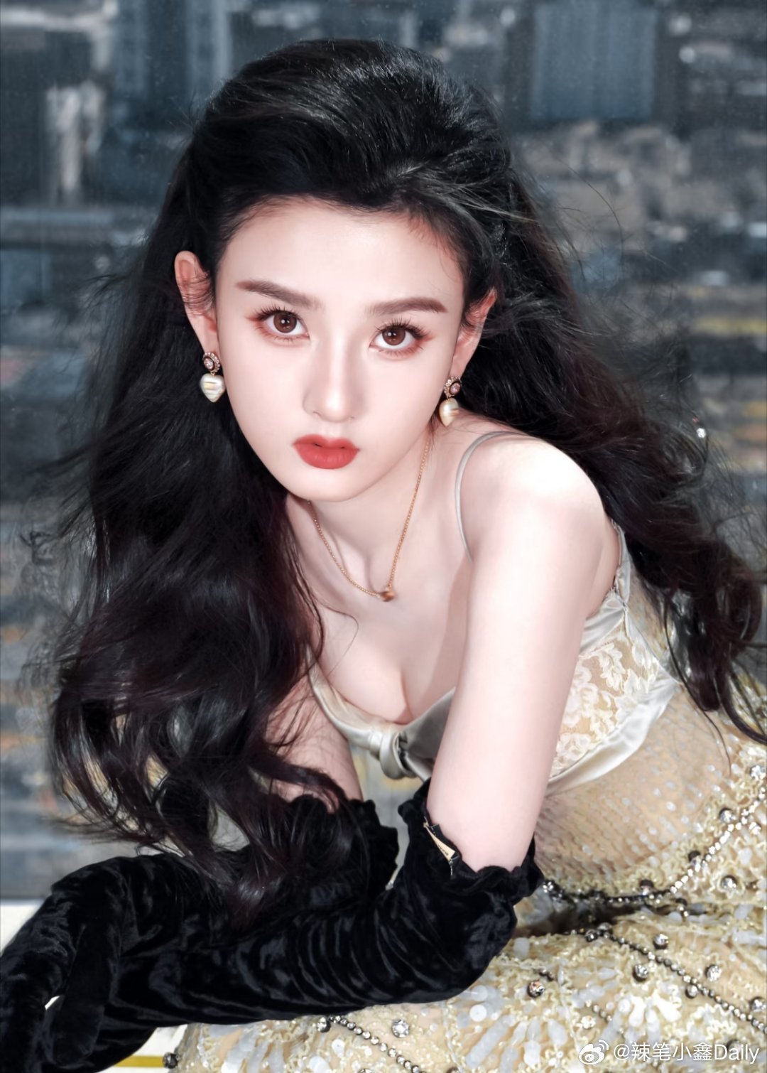 只知道宋祖儿95CVB女演员第一，一番平台破万剧，云合集均3500+，扛剧花只