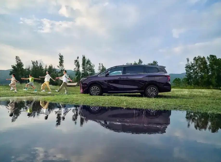 有人预测，未来几年会有几件大事要发生！1、退休金不会再出现有人拿10000元，