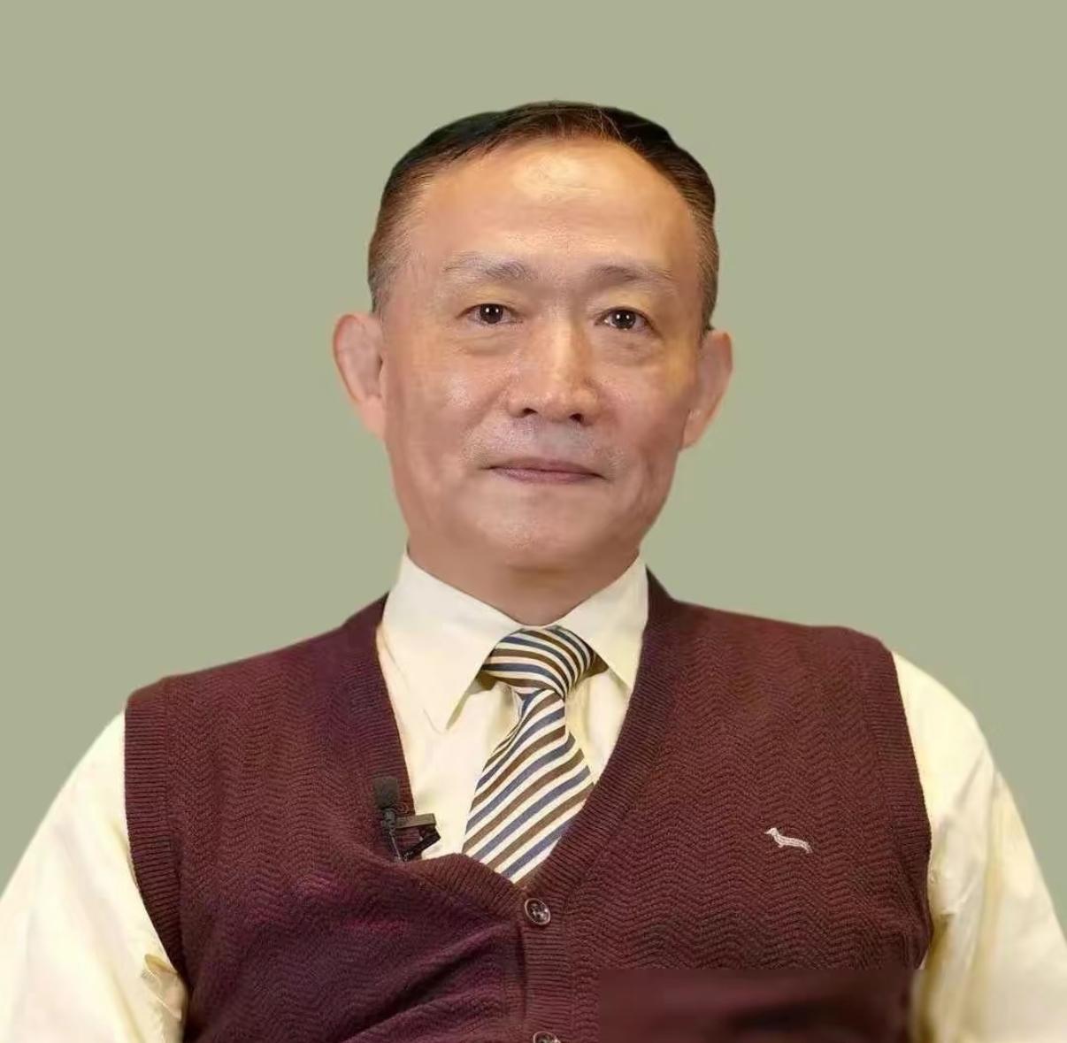 卢麒元这次，是真的把话挑明了。在“十五五”还没正式铺开的时候，他已经率先点破