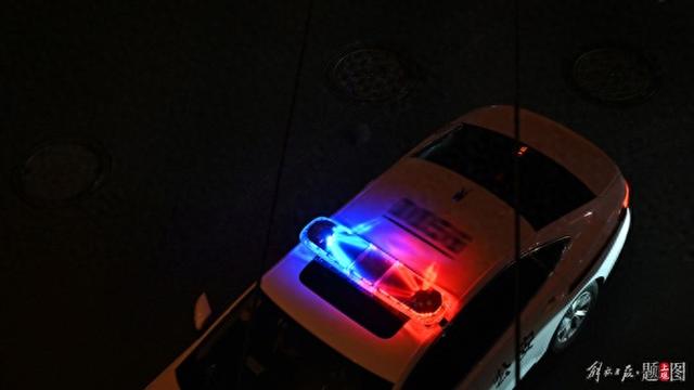 4辆越野车高速并排占道, 警方通报