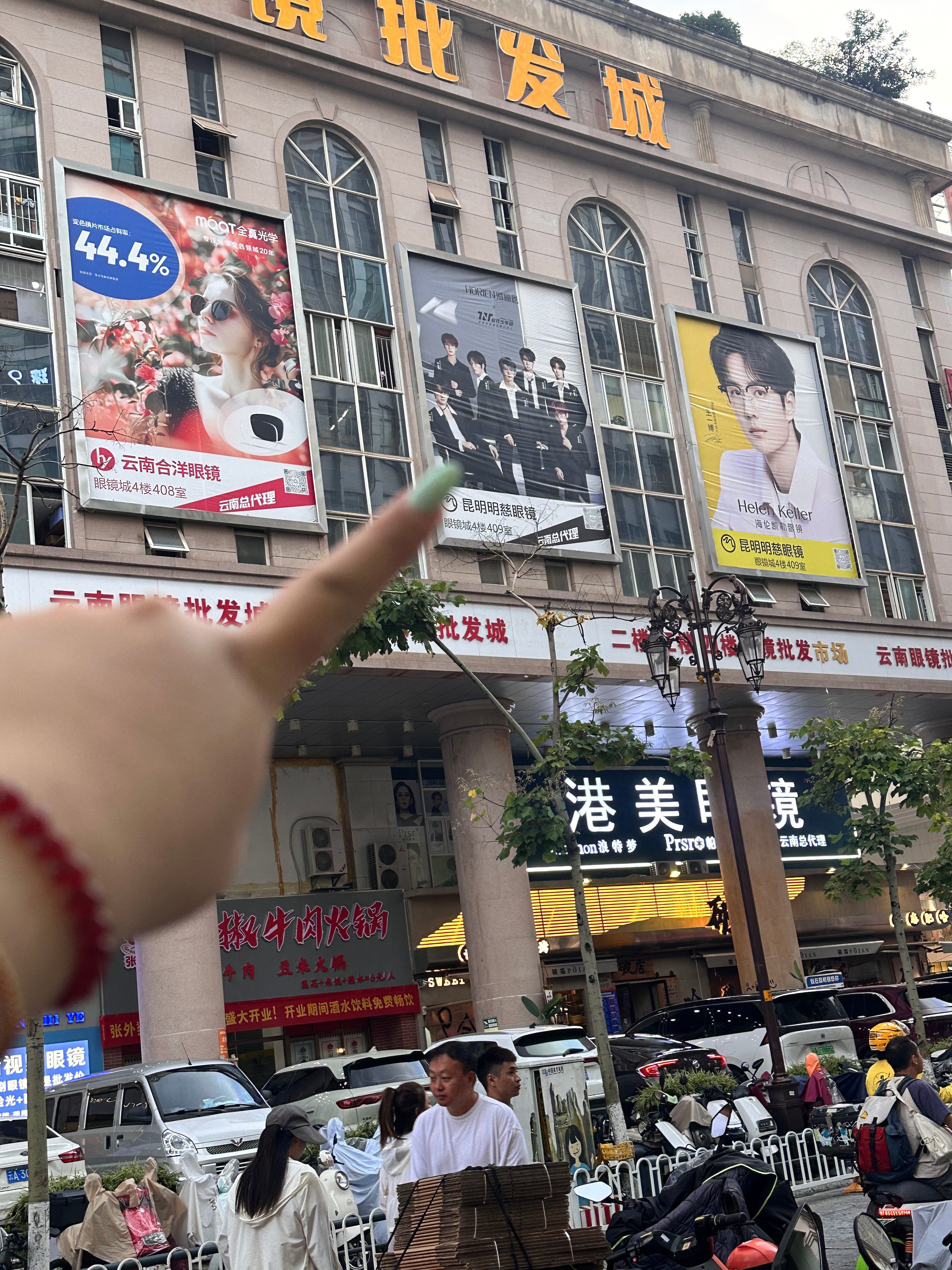 全是熟人好尴尬啊