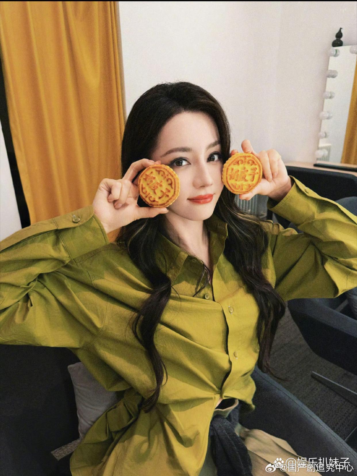 1.迪丽热巴现在身边的工作人员已经没有什么可信度了，她的私人信息不止一次被内部人