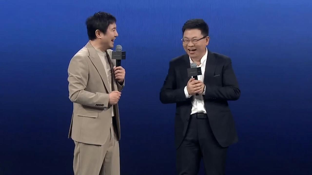 沈腾：（突然举手）