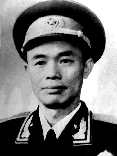 1955年评衔，钟伟嫌少将怒怼领导，毛主席一句话把他逗乐了！1955年评衔，钟