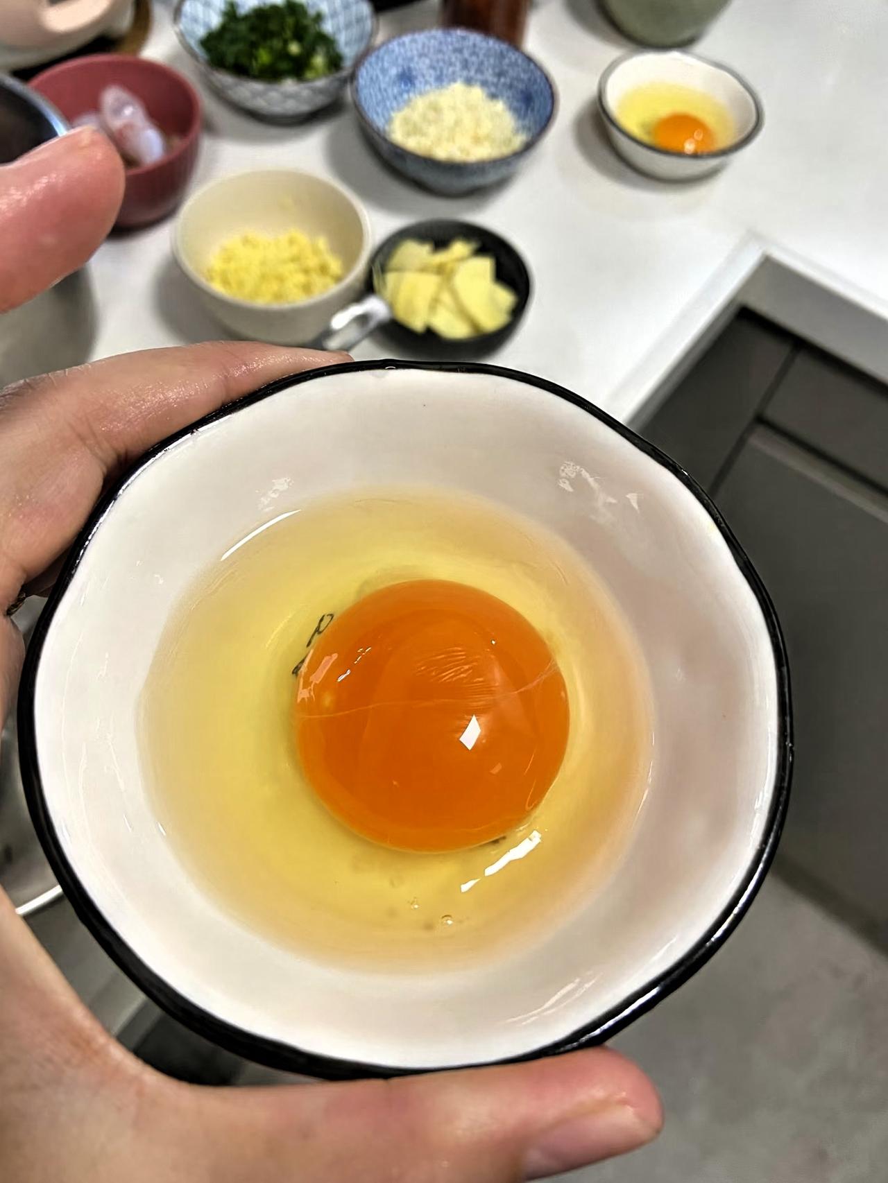 别再被土鸡蛋绑架了🥚普通鸡蛋真的没那么差逛菜市场的时候，总能听见摊主扯着嗓