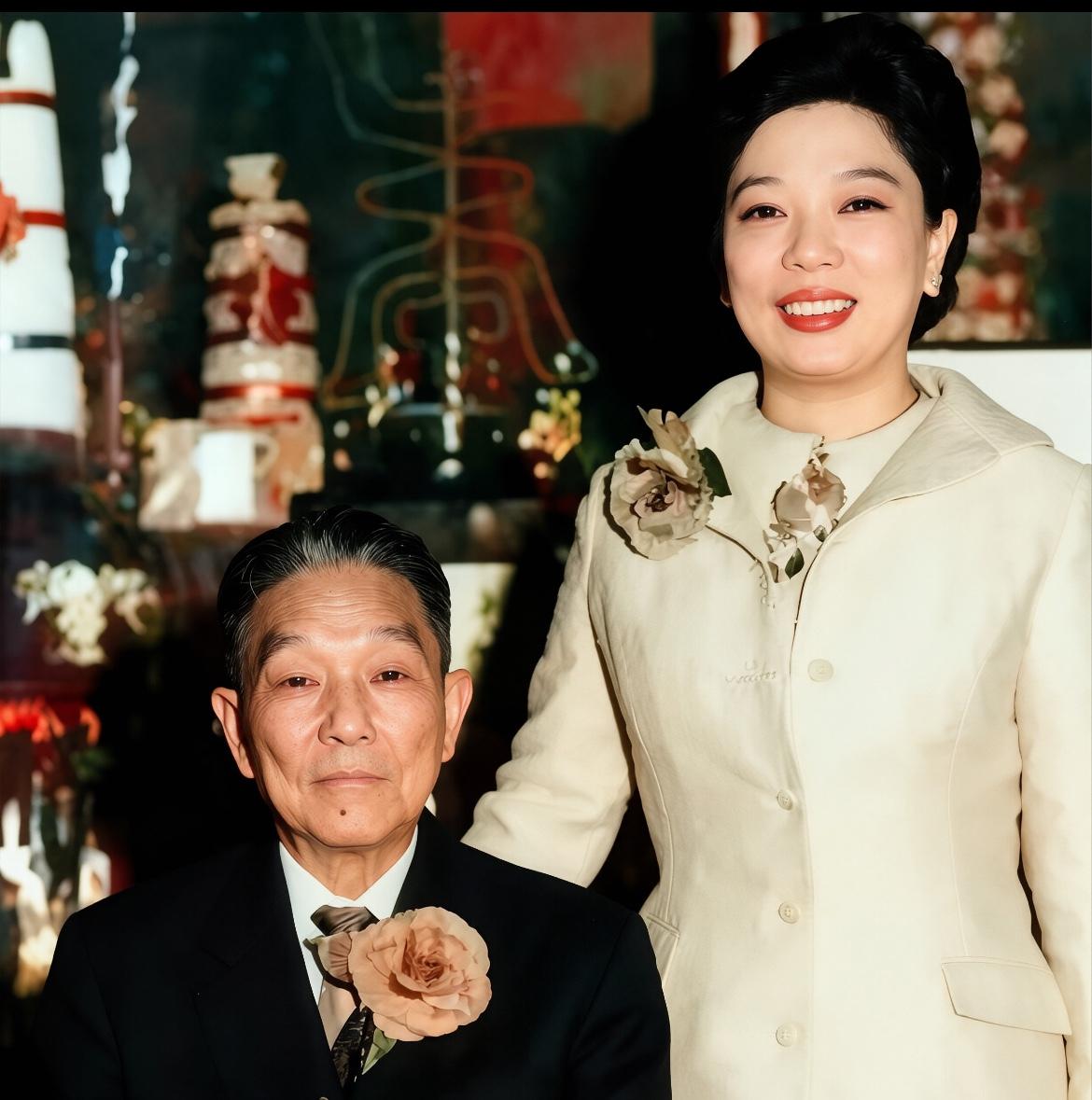 1974年，杨森90岁大寿的留影，他虽已耄耋之年，但依然目光炯炯
