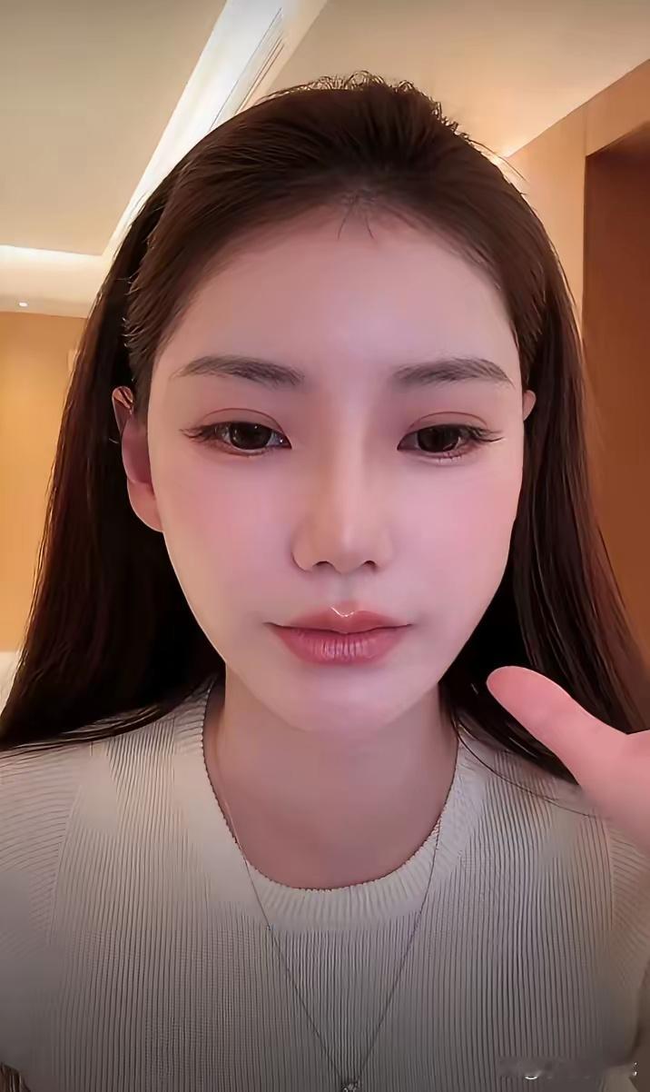 马筱梅说自己因为吃坏东西，得了急性肠胃炎，162的身高，体重只有88斤，整个人瘦的脸都凹进去了。从国
