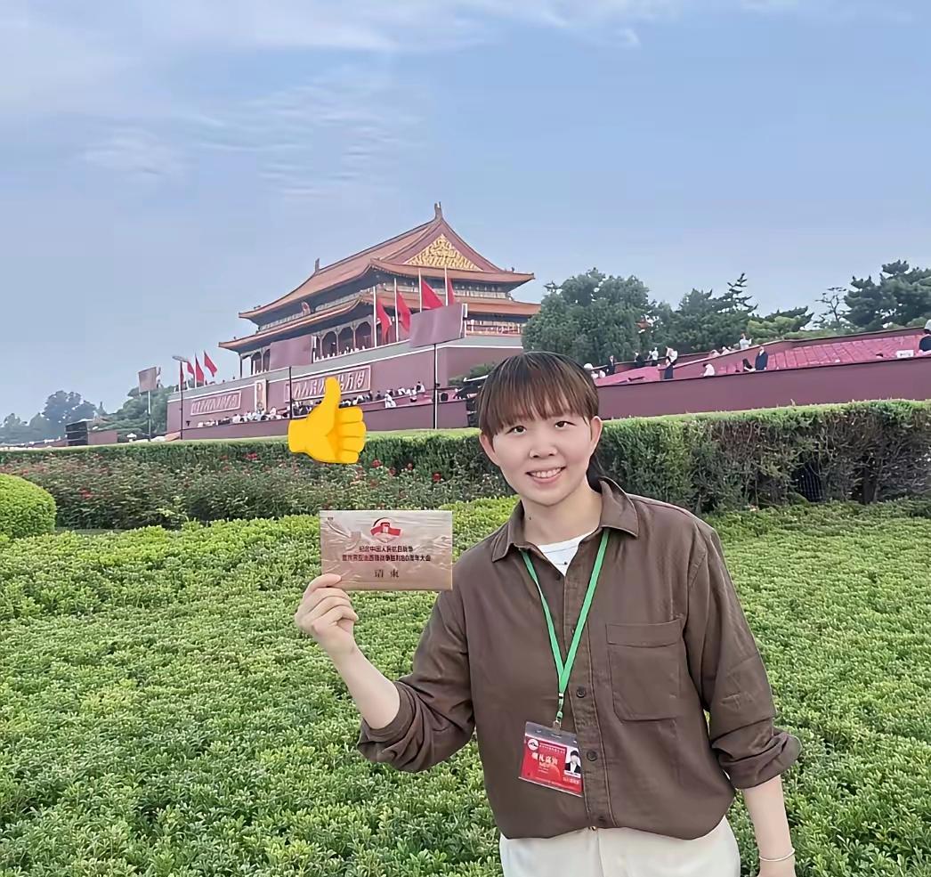 国乒朱雨玲也去参加九三阅兵观礼了！不知道这次小朱姐是以天津大学老师的身份受邀，