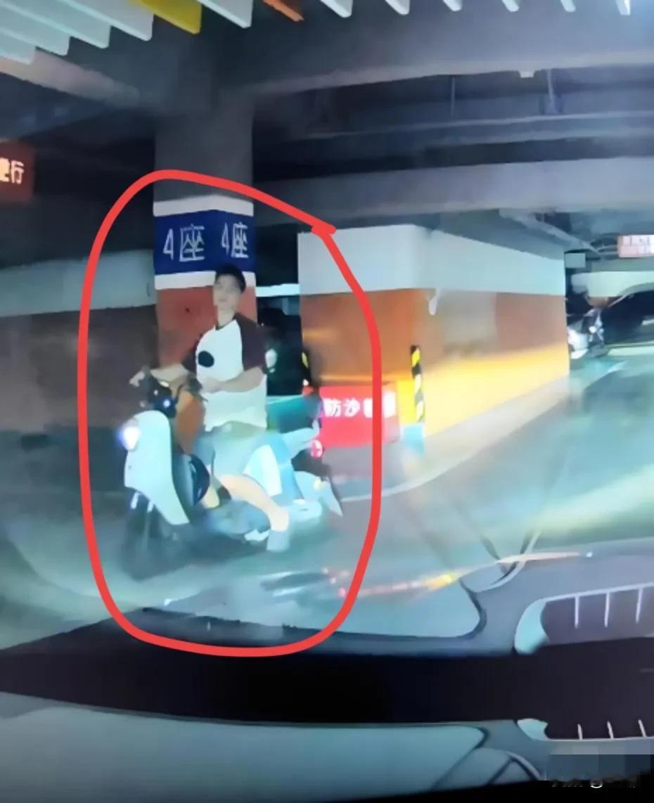 梁子莹的出轨对象已经离开惠州，东窗事发后，他被健身单位开除，因为败坏了健身企业的