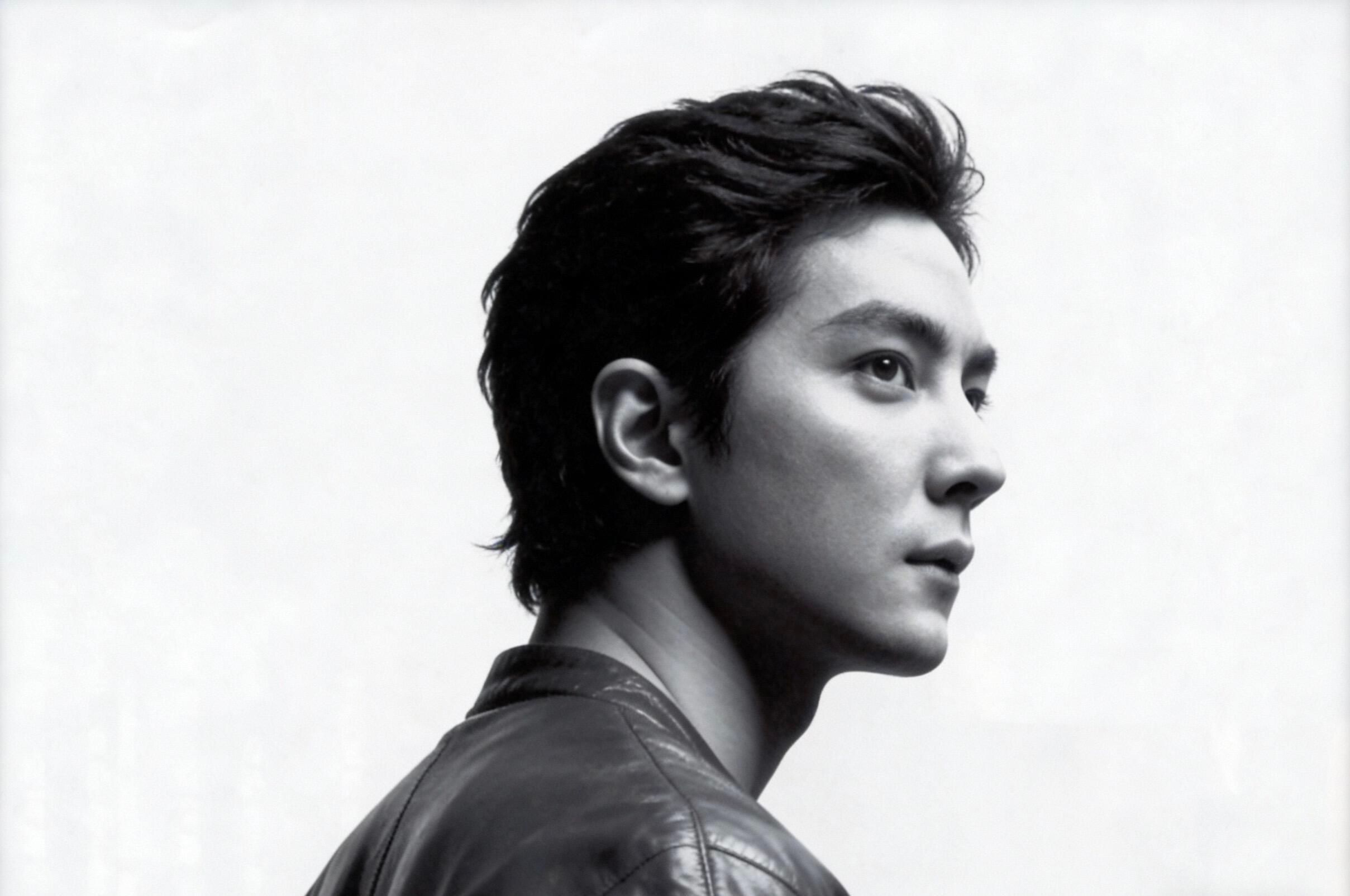 一组黑白吴彦祖，头像自取。