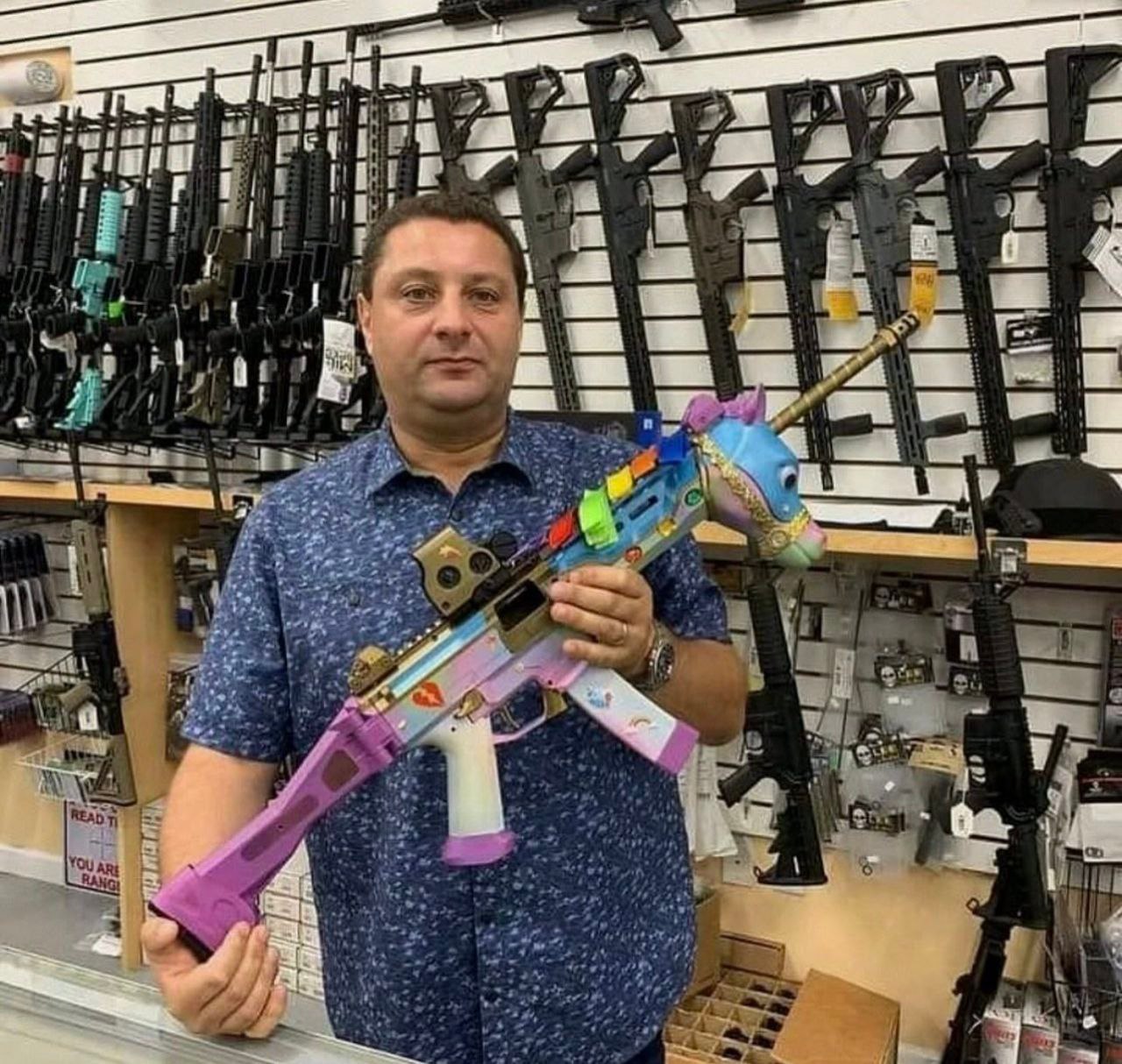 当你喊商店老板取出你的自定义武器：​​​