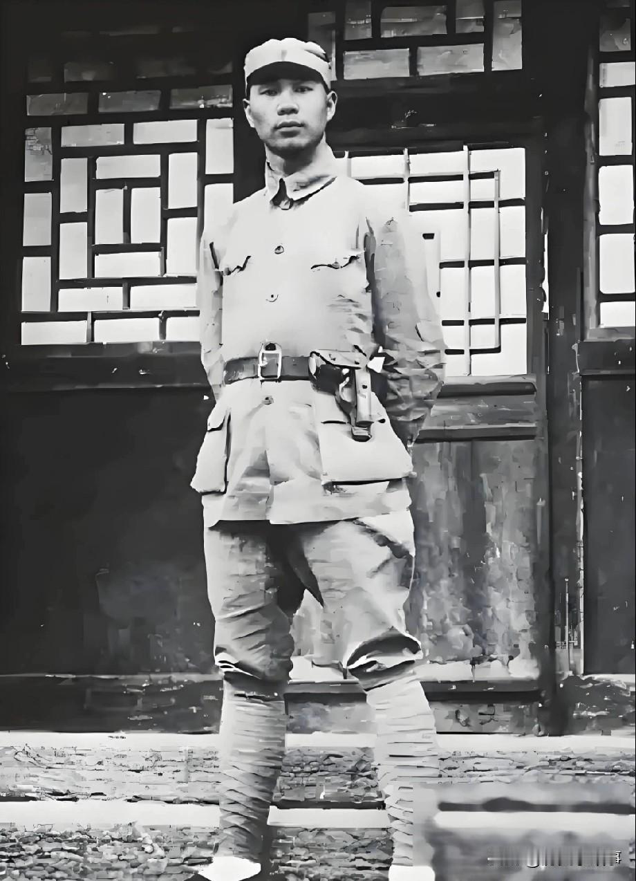 1937年，杨成武请地主吃饭，随后要地主们捐款抗日，"铁公鸡"地主王莆伸出五根手