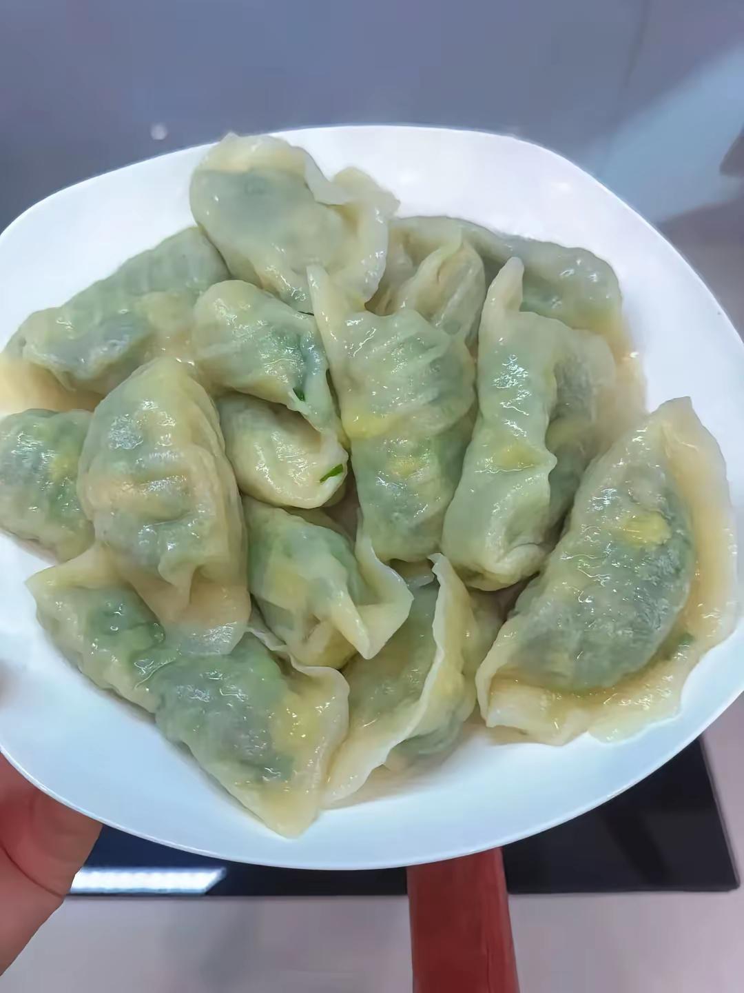 自己包的饺子，太好吃啦！吃了26个，还是家里做的饭可口啊！