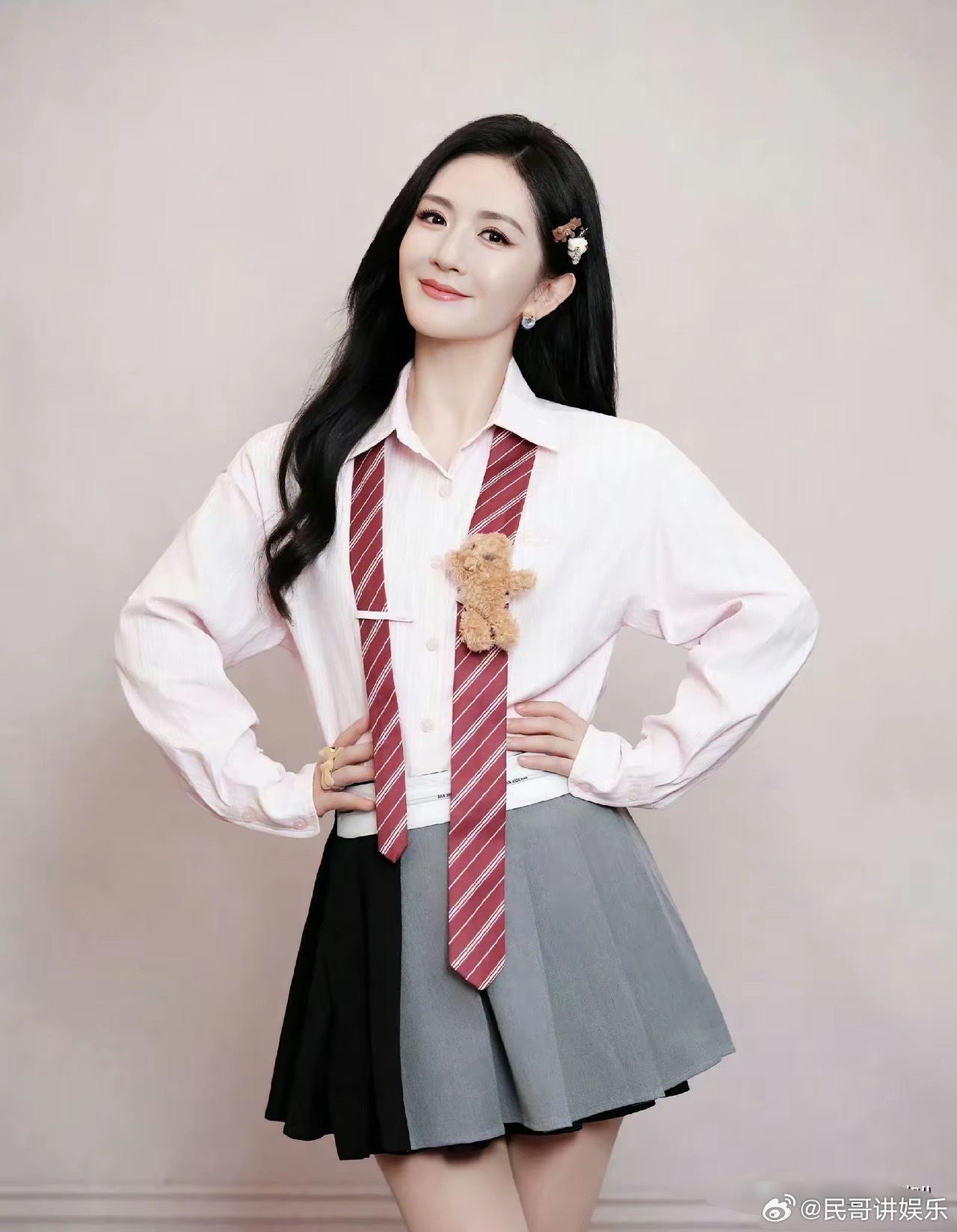 谢娜这波控场，确实让人刮目相看，往那一站，气氛就变了。乘风初见面直播，几十位姐姐