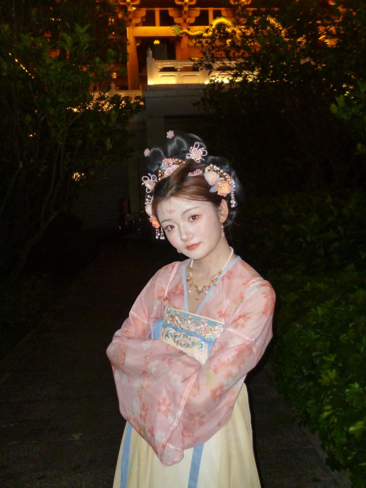 古镇随拍不愧是汉服我的今日汉服穿搭汉服拍照姿势汉服日常出行