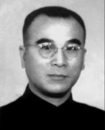 1949年初，南京监狱铁门咣当一响，数以万计的政治犯突然被放了出来，没人预料得到