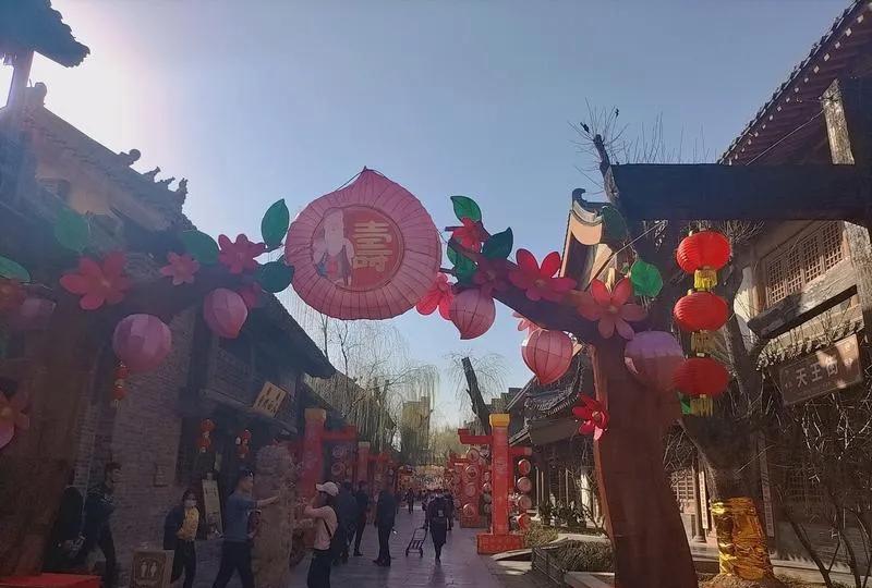 水浒里好汉都奔宋江而非方腊，原因确实很现实。宋江有主角光环，这故事本就是围绕梁