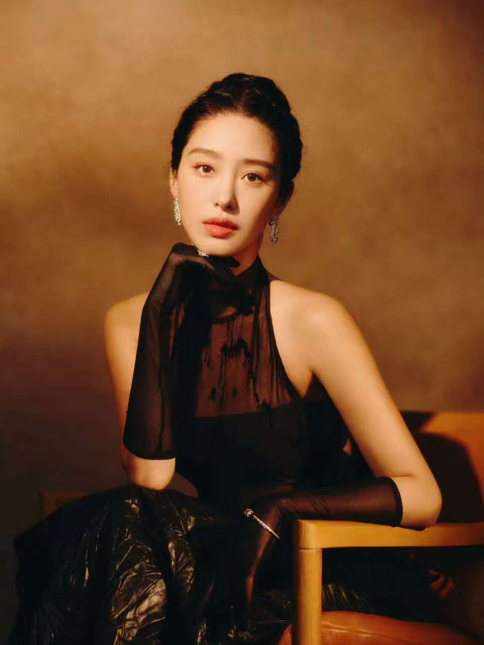 杨采钰东方骨相美完全就已经get到了一种真正的美丽了呀，咱们就是说杨采钰东