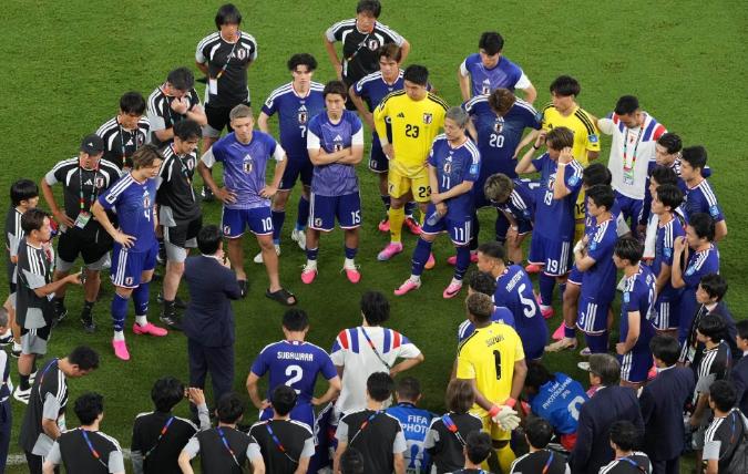别高兴太早！日本队稳拿出线资格，想闯世界杯16强反倒难上加难。4:0拿下突尼斯之