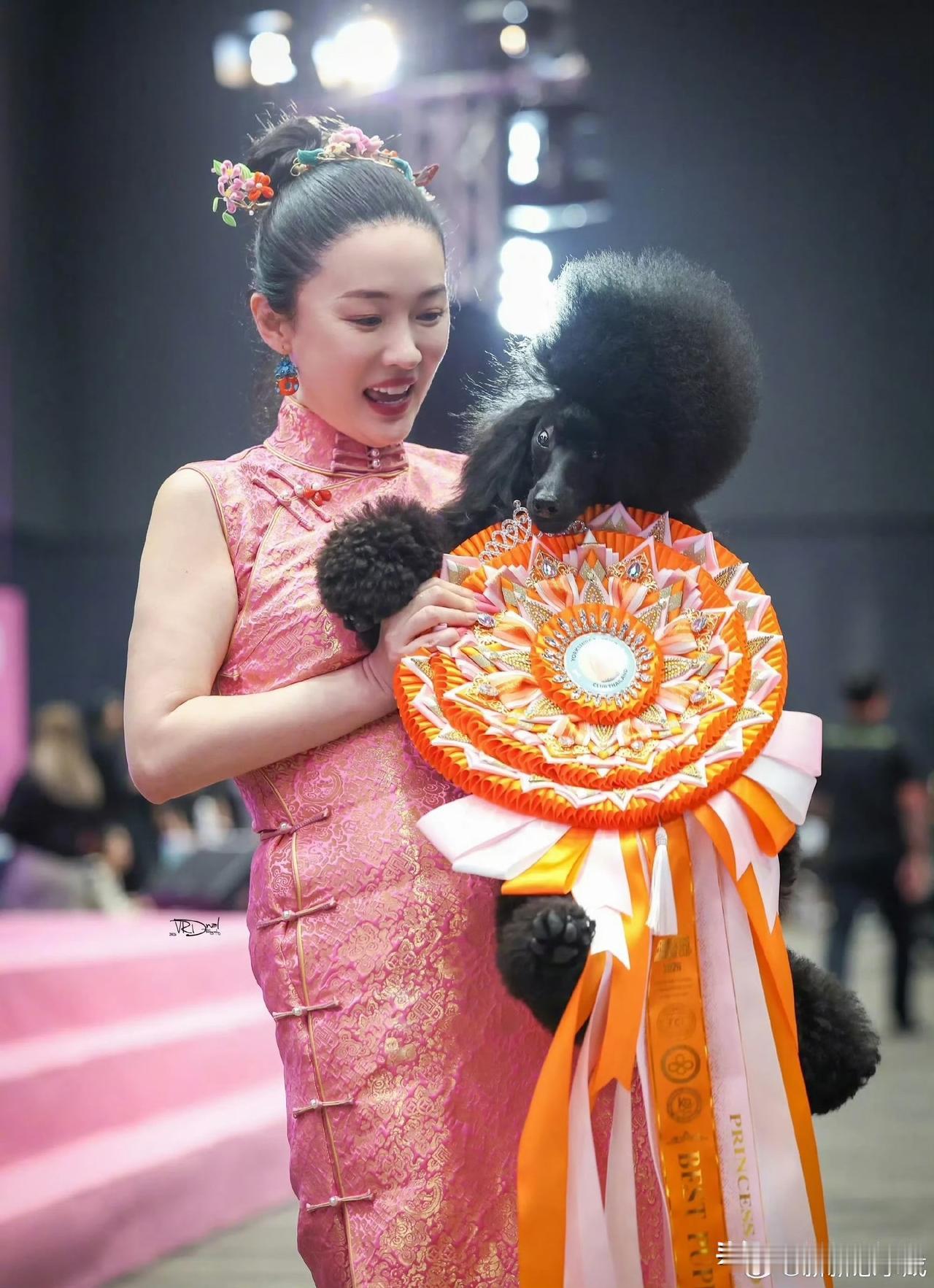 45岁的霍思燕可以结婚生子，也可以放弃工作，但不是放弃所有。霍思燕财富自由后