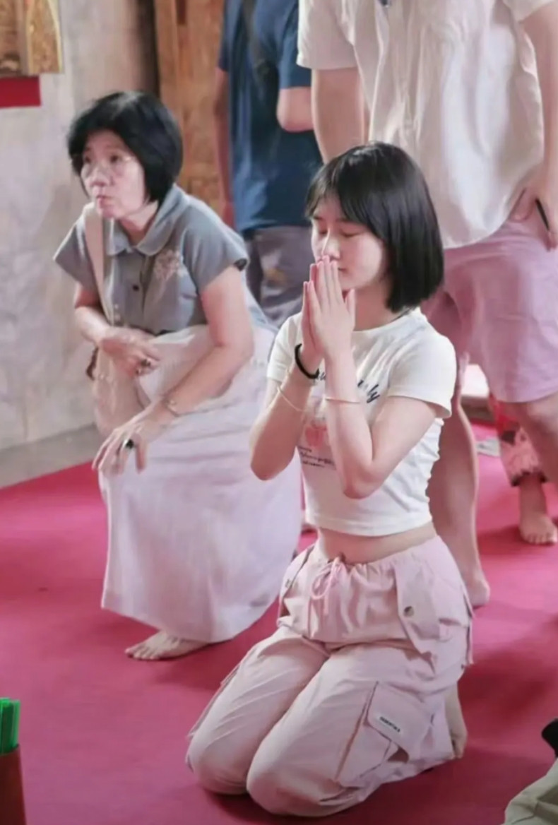 姑娘，就你这小模样，还需要求姻缘？
