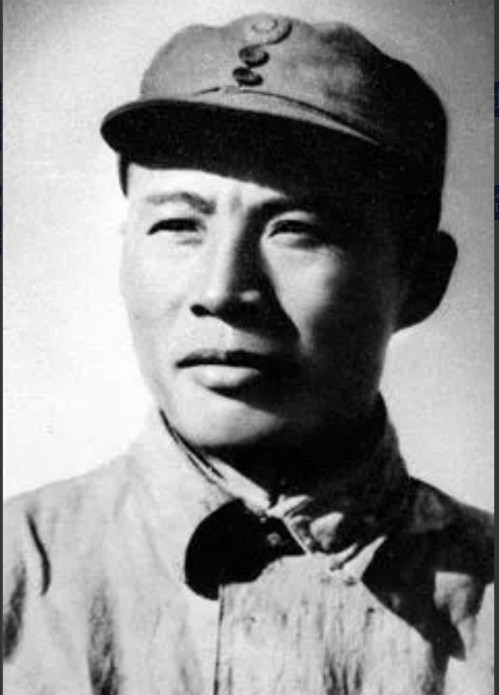 1937年，吕正操麾下一个营被日军包围，他正要率部营救，谁知军长却发来电报：“这