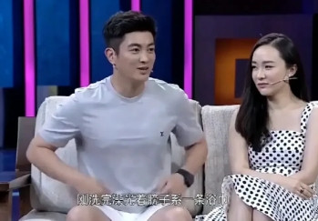 在2012年的时候，杜江和霍思燕谈恋爱，有一天，杜江忙完一天的工作，太累了，到霍
