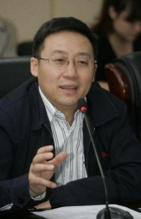 从四川华西医院走出来的李为民教授，花了整整30年，硬生生改写了肺癌治疗的历史！