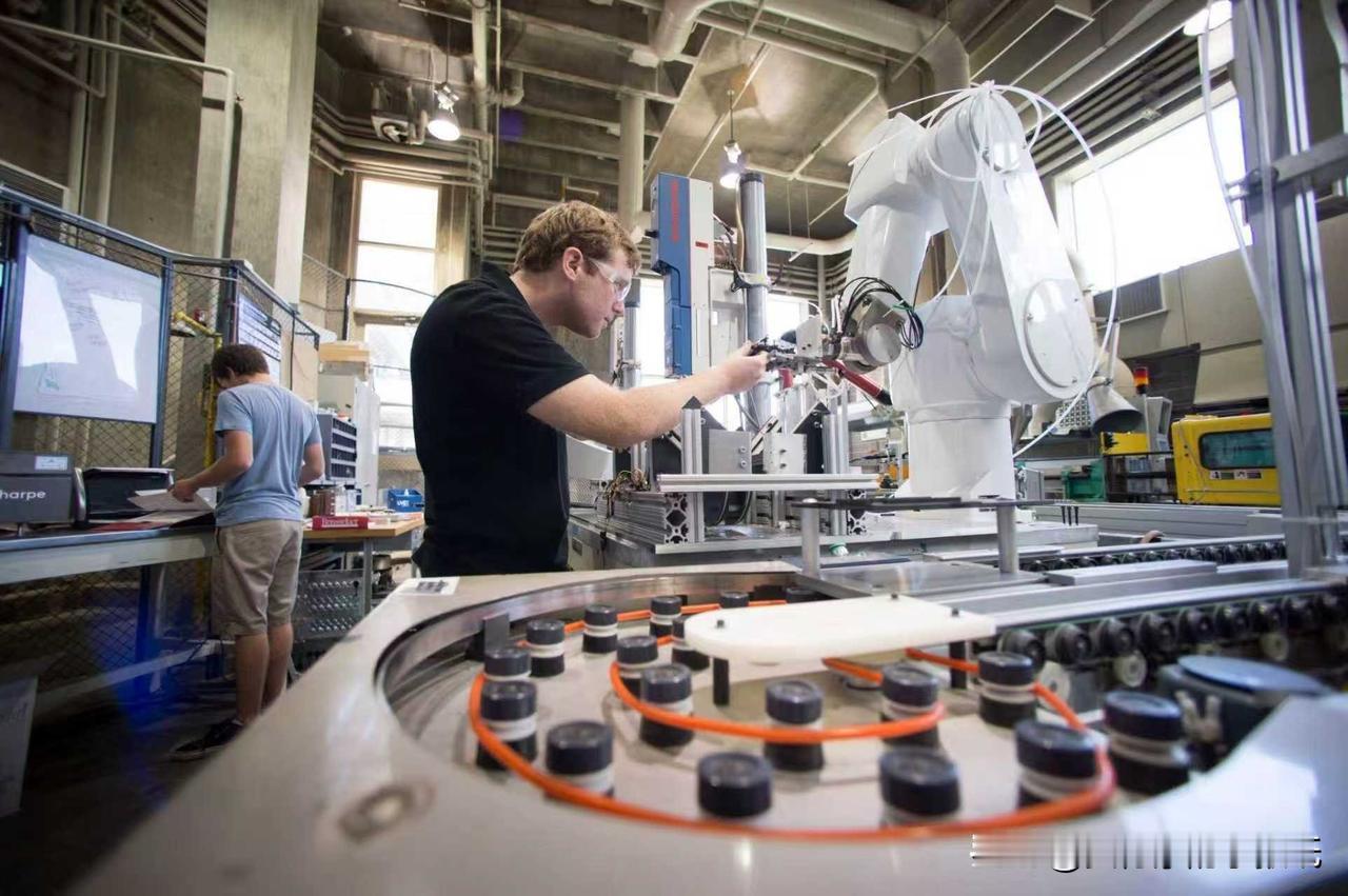 中国这招阳谋确实高明，变相帮着西方发达国家去工业化，没错，就是“帮”，中国凭借强