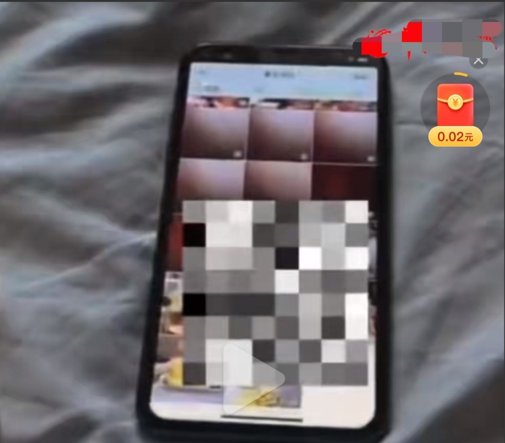 小心了！当年陈冠希修电脑的时候一个不真心就火遍了大江南北，如今一女孩子修手机的时