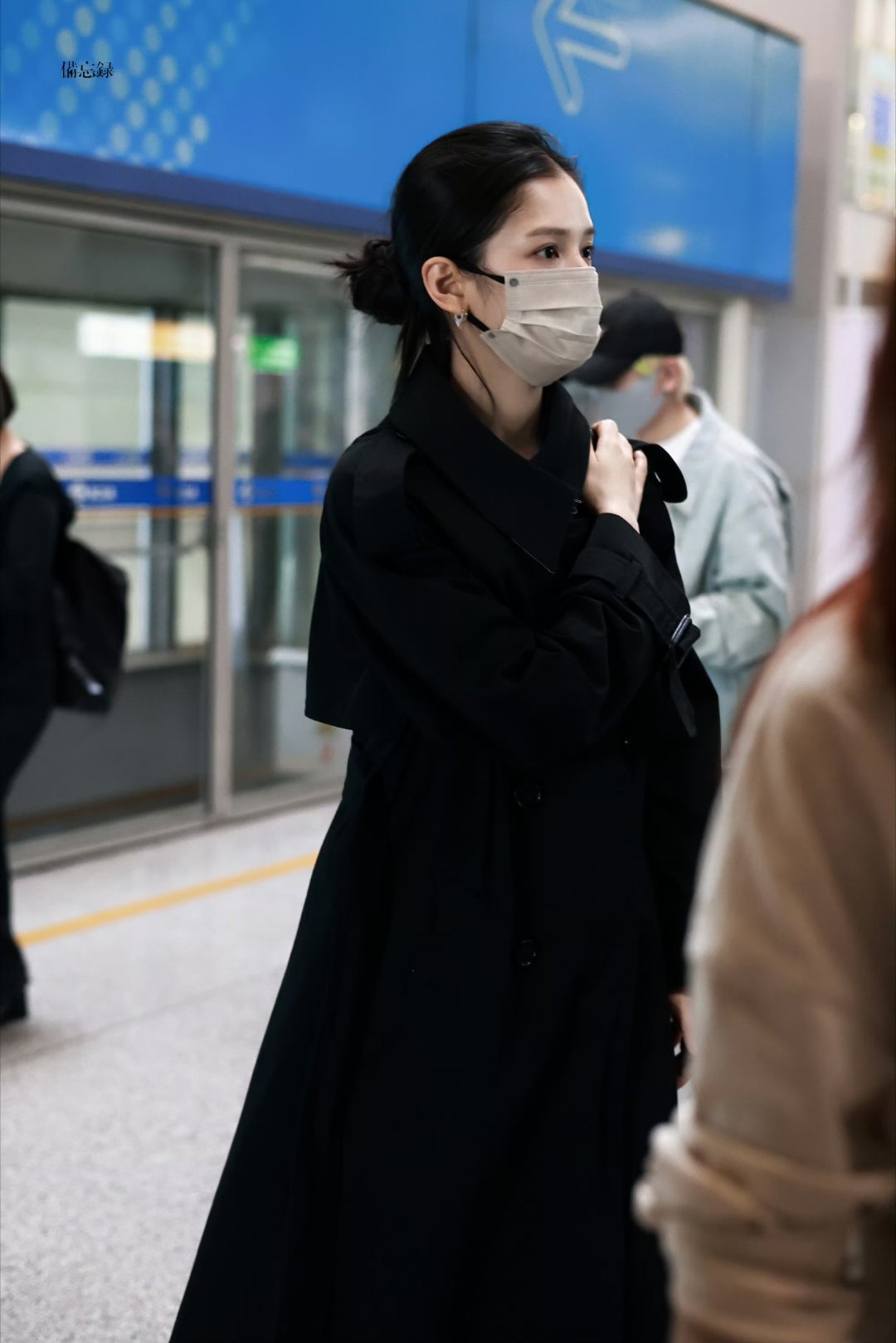 张婧仪出发米兰时装周看秀路透神图程度​​​