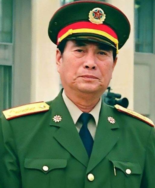 “127师师长张万年被越军活捉！”1979年3月4日一大早，越南军营便传出张万年