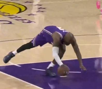 罚球差27次！湖人42-15篮网，赛后彻底炸锅！湖人战胜篮网的比赛结束后，一组