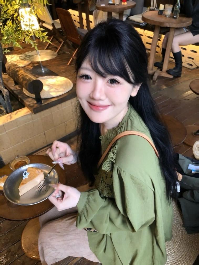 迷人的笑脸吸引视线