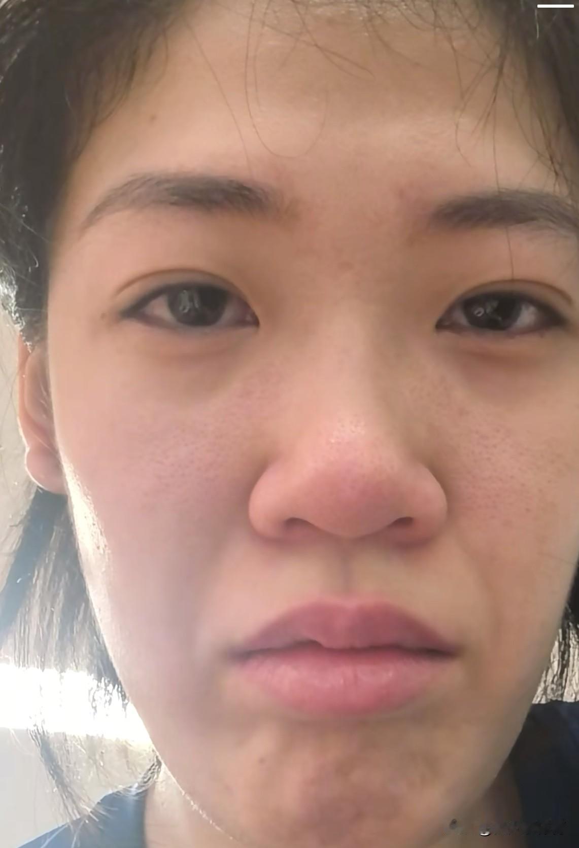 真的会热泪盈眶[哭哭][哭哭]！昨晚上看到妹妹李盈莹在赛场上笑得那么开心，一点都