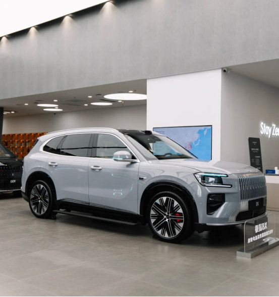 40万买混动SUV，2026年的选择比两年前多了一倍不止。问界M8、理...