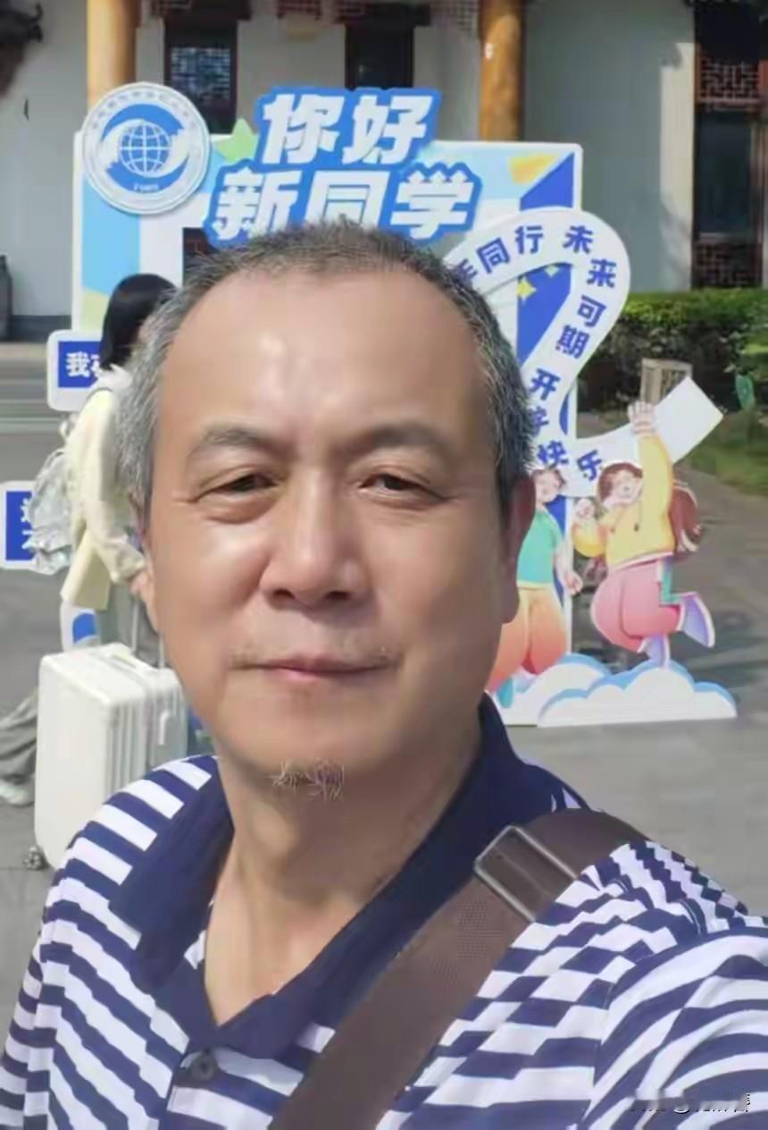 60后大叔王文生去合肥职院报到，竟跟老师说“别特殊照顾，我就是普通学生”！