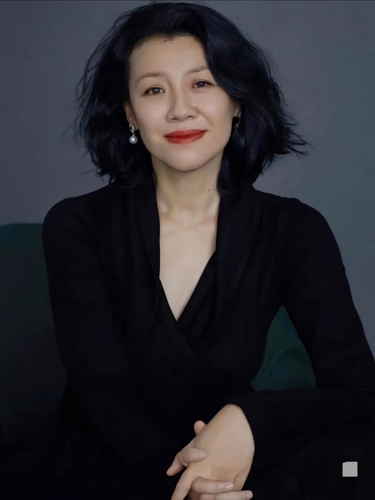 演员刘琳27岁时和43岁的导演张黎同居后，刘琳说：“我想嫁给你，永远陪在你身边，