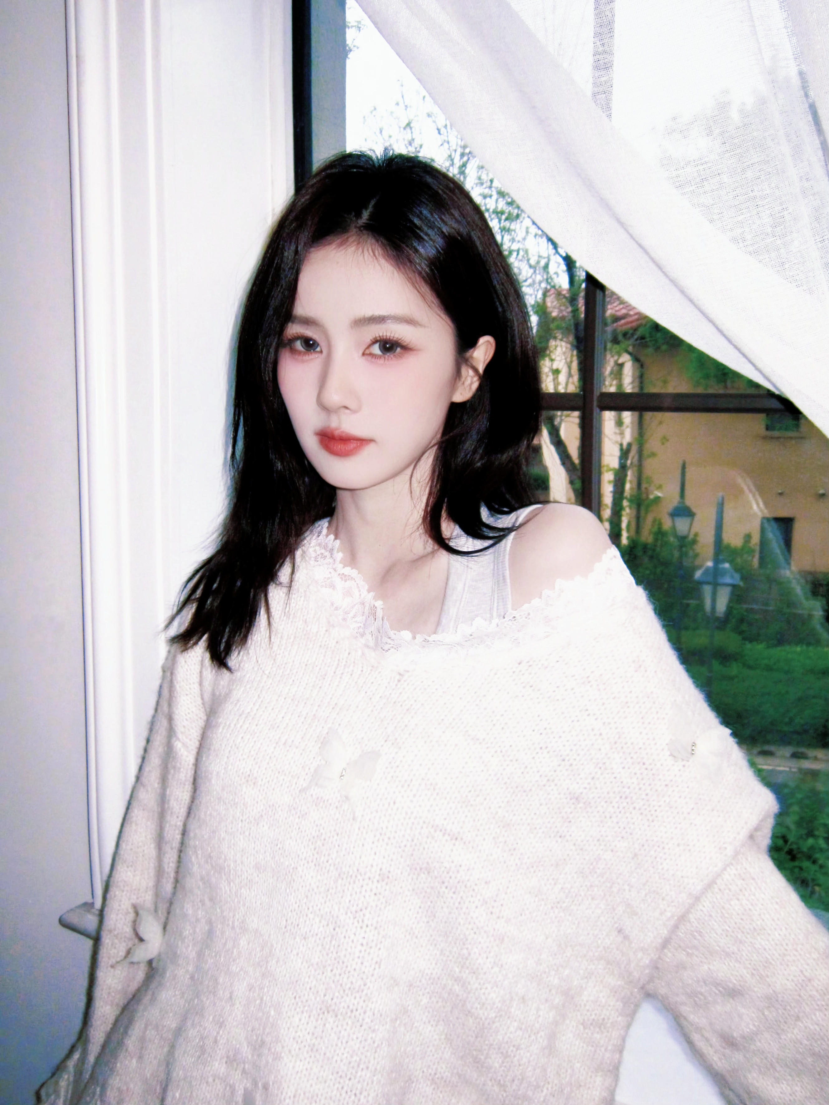 白鹿蕾丝露肩🦌的不定时掉落日常我脱口而出就是牛奶皮肤白梦妍！实在美腻！