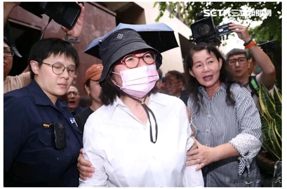 黄吕锦茹千万天价交保，透露98天的羁押中7.26完胜让他最振奋。今天傍晚时分，年