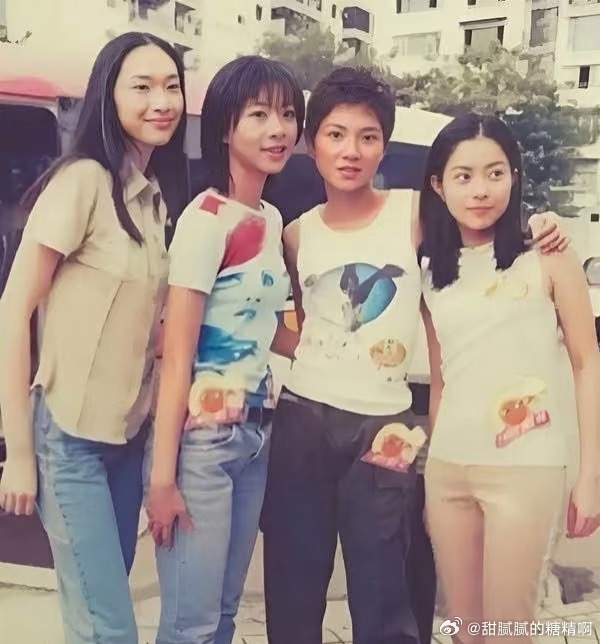 照片中看似普通的四名女孩，後來成為家喻戶曉的「當紅女星」！全认出來的，至少得80