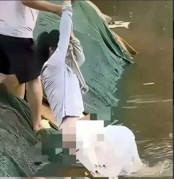 刷到个视频真给我看无语了，五台山景区一姑娘落水被救上来，裙子裤子全冲没了，光着屁