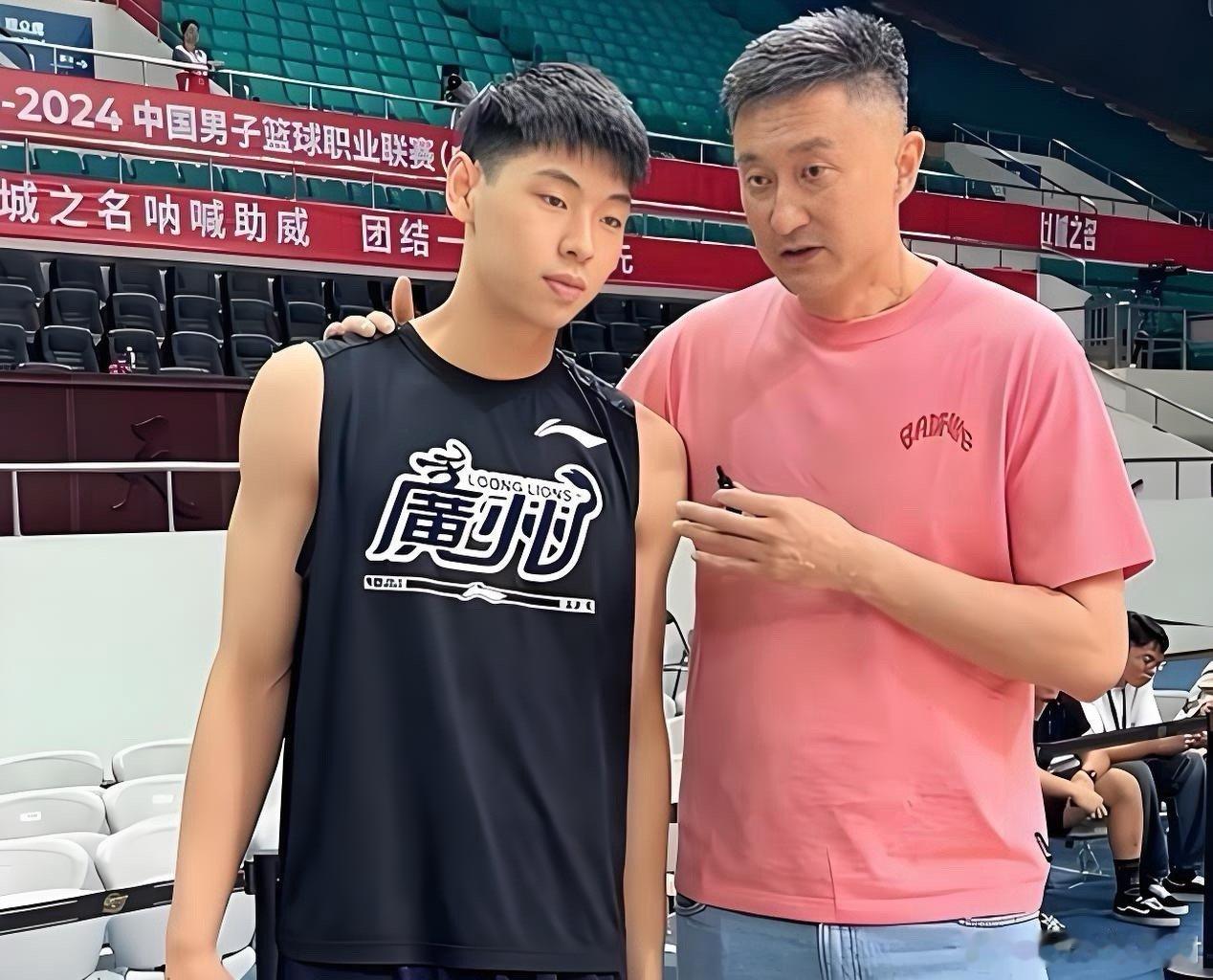 崔永熙有话难说！广东男篮近期取得两连胜，不过球队赢得并不轻松！看着球队眼下的成绩