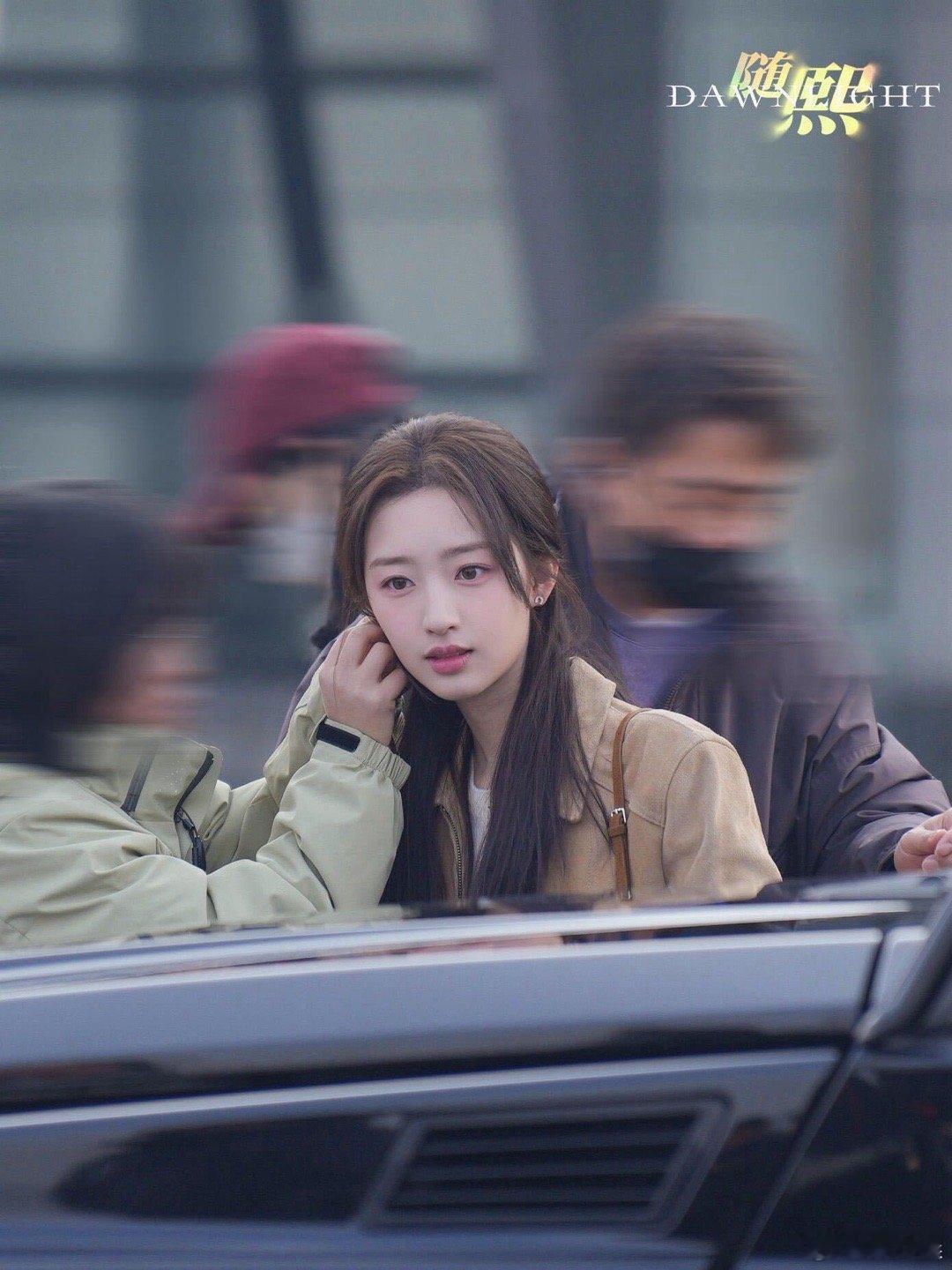 邓恩熙白开水淡颜邓恩熙的白开水淡颜真的很耐看，五官不张扬却越看越舒服，干净又