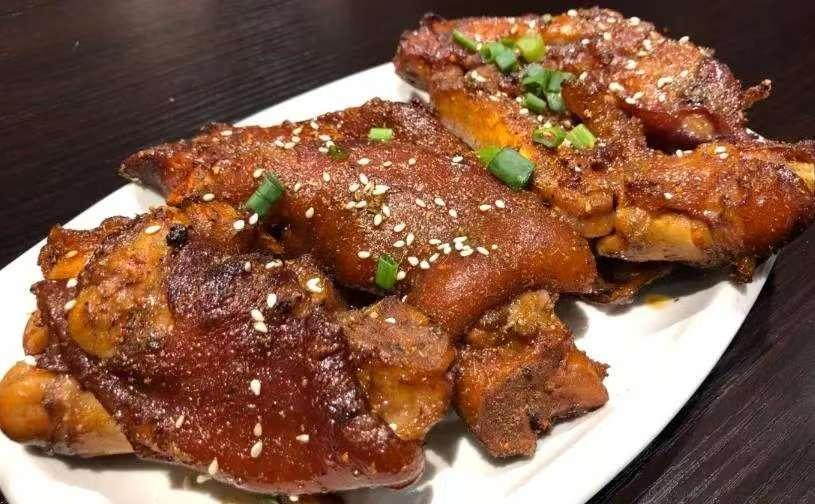 猪脖子肉被下架，全网都在说有毒，可真吃出问题的没几个？标准合格为何人人喊打，坑人