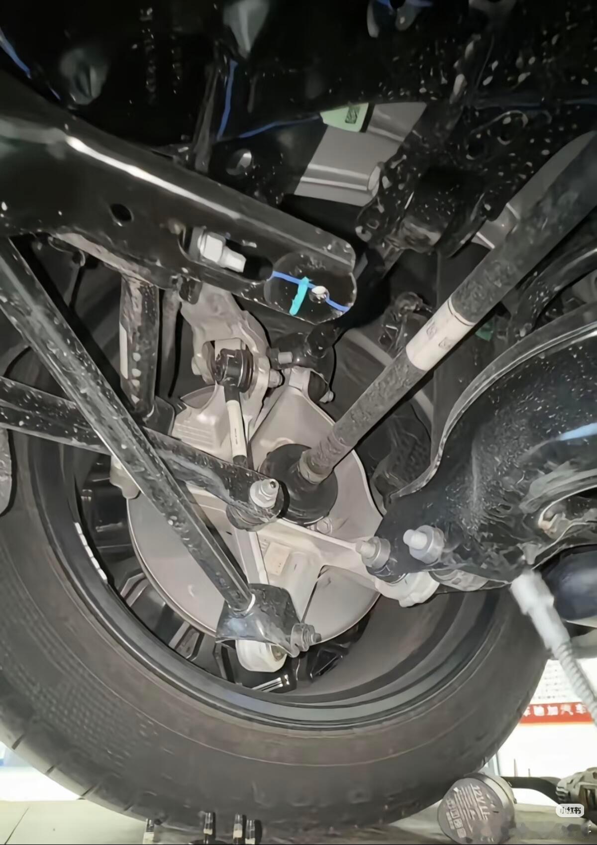 大v聊车某些新能源车的悬架真的一言难尽​​​