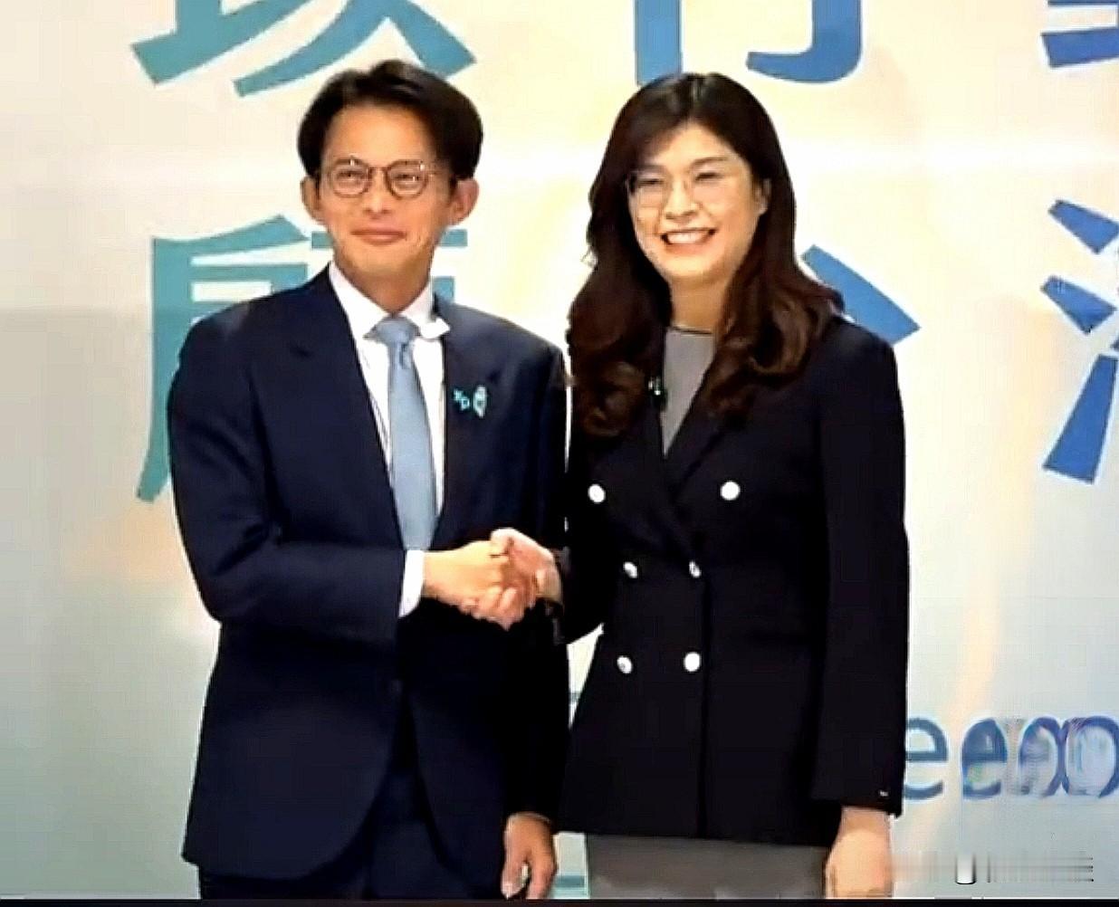 各怀鬼胎！郑丽文的“蓝白合”注定是她执掌国民党以来最臭的一招棋！11月19日