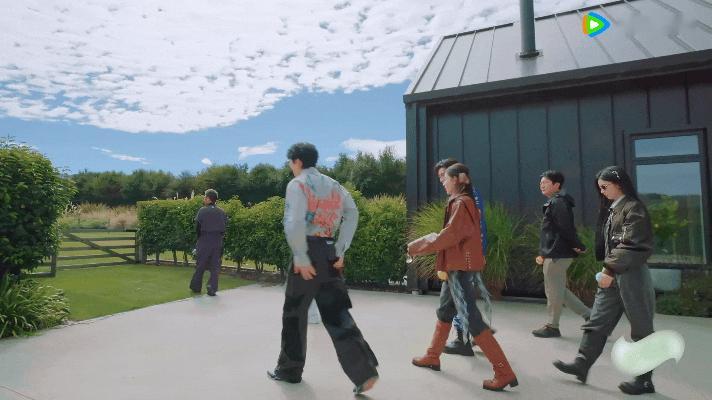 刘宇宁说自己骨盆前倾王玉雯和刘宇宁的互动也太搞笑了吧，刘宇宁这波可真是太低调了，