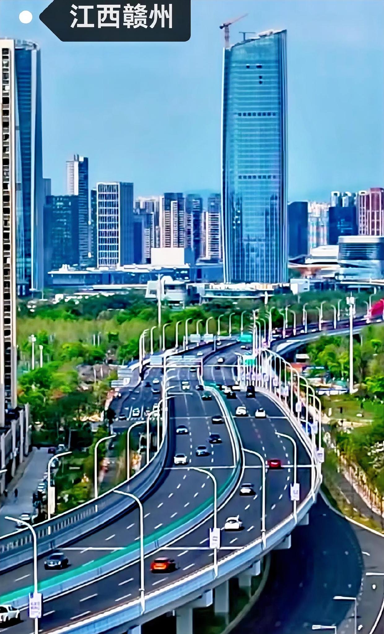 看看江西赣州与湖南的岳阳，江西赣州的城建要比岳阳好，可赣州的GDP却比岳阳低。赣