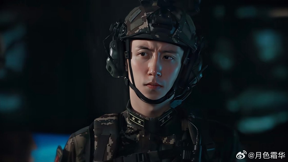 黄景瑜吴大洲最漂亮的女人满头珠钗，最漂亮的男人几十斤的头盔，吴大洲这个头盔比梁